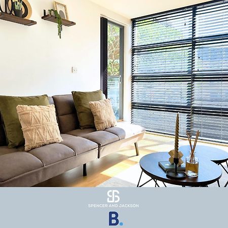 1 Bedroom City Centre Apartment Near The University And Bodleian Library By Spencer And Jackson Short Lets & Serviced Accommodation Oxford Exterior photo