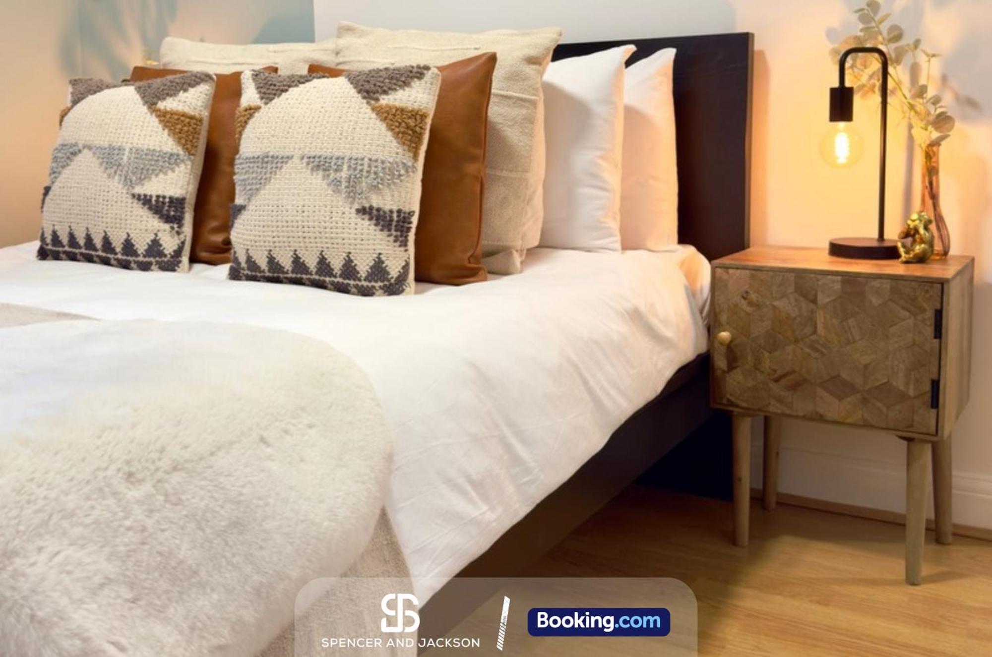 1 Bedroom City Centre Apartment Near The University And Bodleian Library By Spencer And Jackson Short Lets & Serviced Accommodation Oxford Exterior photo