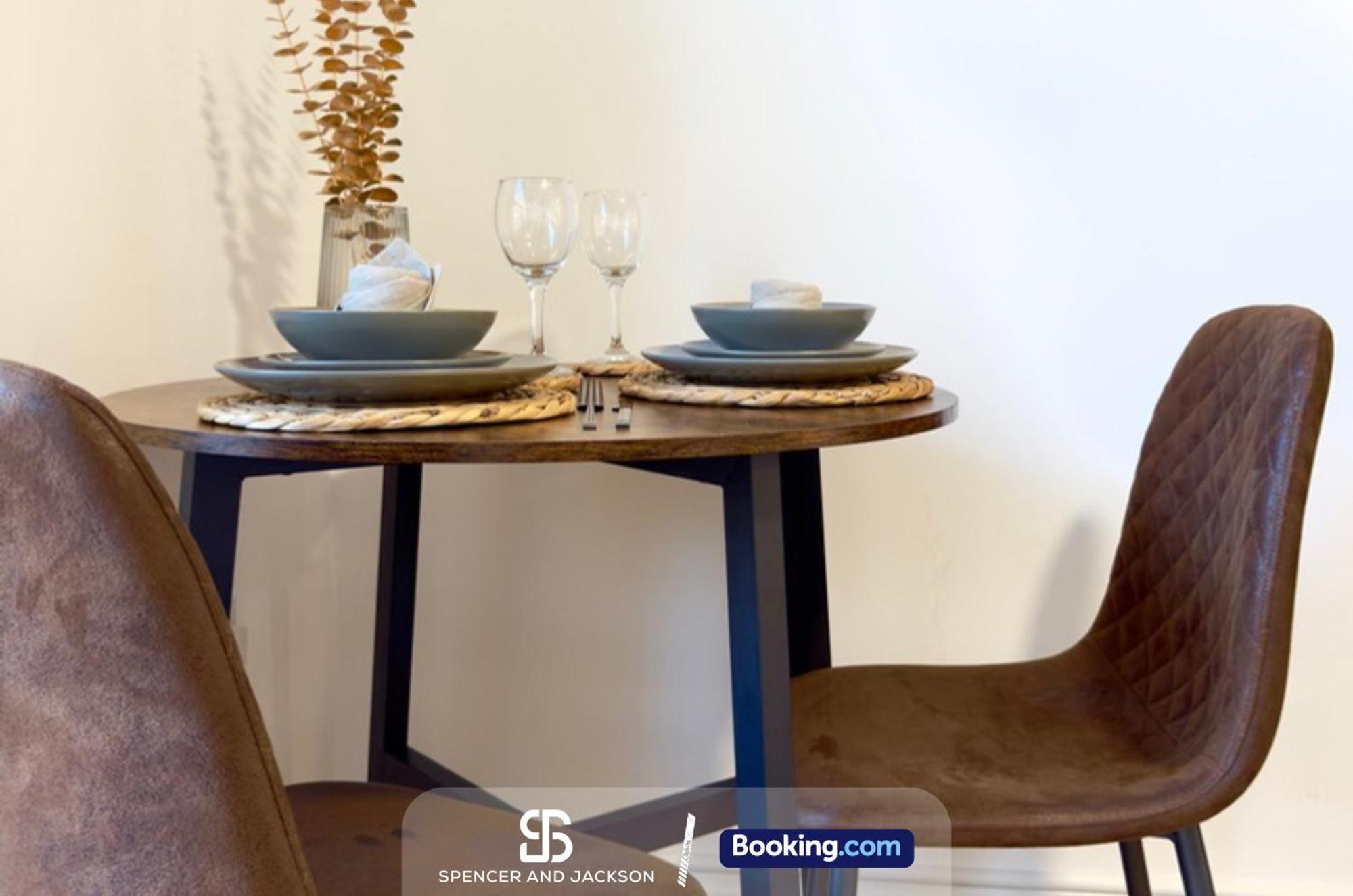 1 Bedroom City Centre Apartment Near The University And Bodleian Library By Spencer And Jackson Short Lets & Serviced Accommodation Oxford Exterior photo